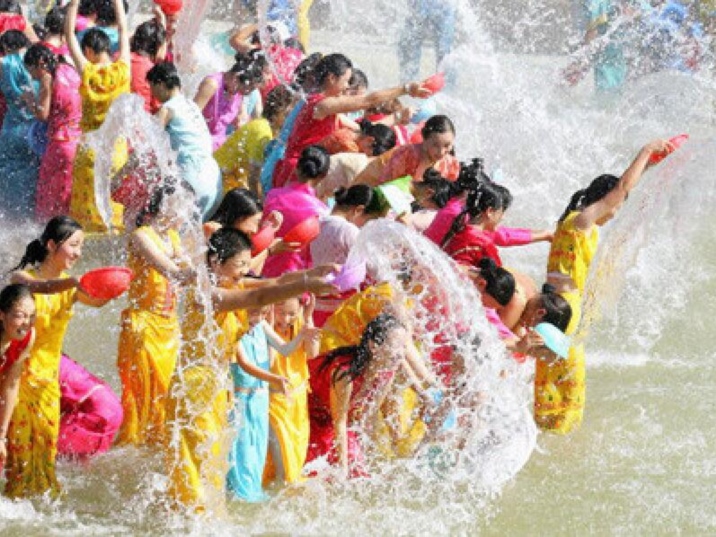 Water-Splashing Festival, the New Year of Dai Ethnic Group