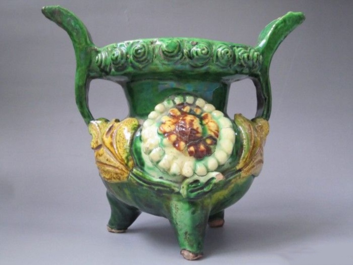 Tri-colored glazed pottery, originated in Tang Dynasty 