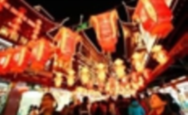 The 2014 Yuyuan Old Shanghai Night Market opens