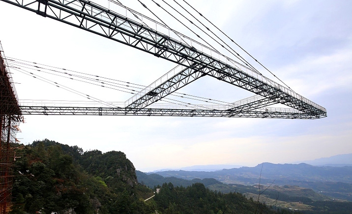 le plus long pont en porte-à-faux du monde à Chongqing