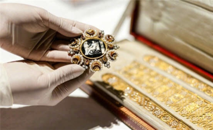French jewellery exhibition