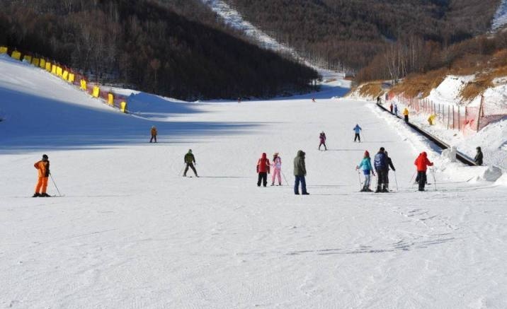 The Fifth Shijingshan Ice and Snow Festival opened