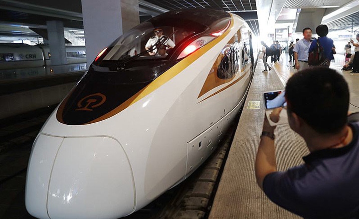 Trains à grande vitesse Fuxing sur la ligne Beijing-Hangzhou