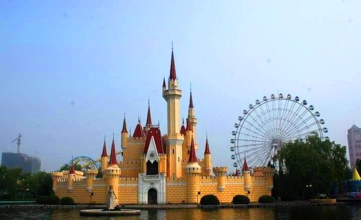 Beijing Shijingshan Amusement Park holds summer carnival