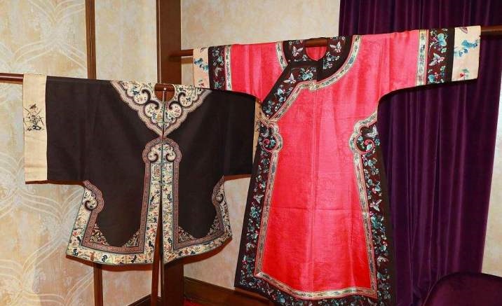 Beijing opens ancient Chinese garments exhibition