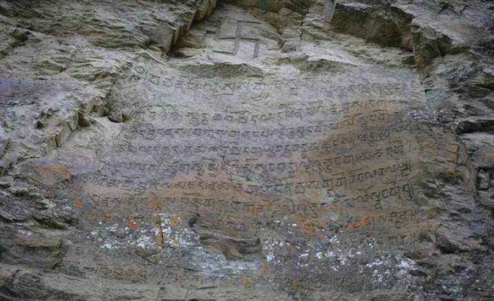 Ancient Buddhist cliff carvings found in Sichuan Province