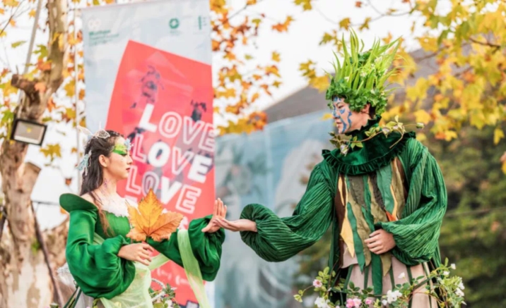 El Festival de Teatro de Wuzhen de Zhejiang comienza con un carnaval 
