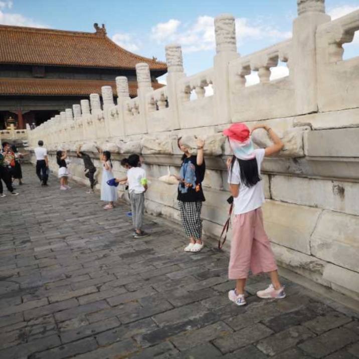 “Pequeños Monstruos” en la Ciudad Prohibida