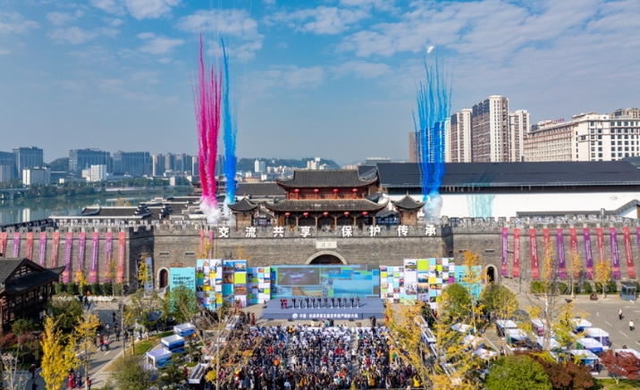 第3回張家界世界遺産フォトグラフィー展が開幕