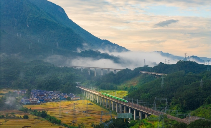 International travelers ride China-Laos Railway to explore southwest China’s Yunnan