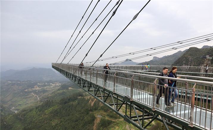 The World's Longest Cantilever, A Floating Boulevard and All-day