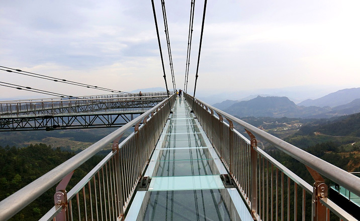 Le plus long pont en porte-à-faux du monde ouvre au public à Chongqing
