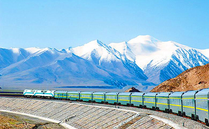 Des trains pour relier plusieurs attractions touristiques à Xinjiang
