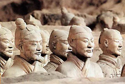 La fosse des guerriers en terre cuite du mausolée de l'empereur Qin Shihuangdi