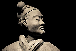 Un guerrier en terre cuite du mausolée de l'empereur Qin Shihuangdi